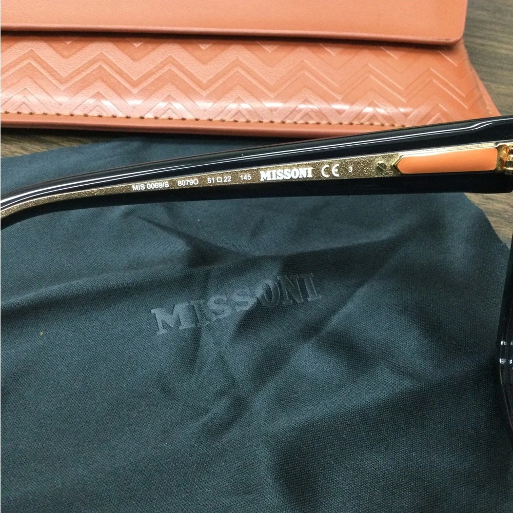 Burberry Black Cat-Eye Sunglasses with Brown Case